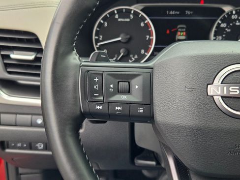Used 2025 Nissan Rogue SV AWD/4WD image 30