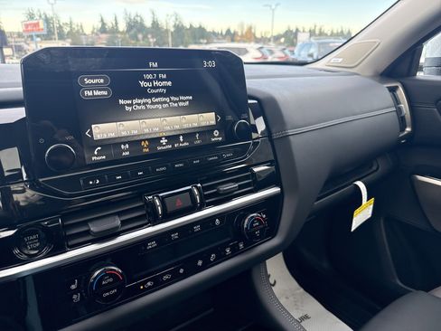 New 2025 Nissan Pathfinder Platinum image 36