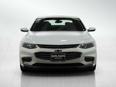 Used 2017 Chevrolet Malibu LT image 8