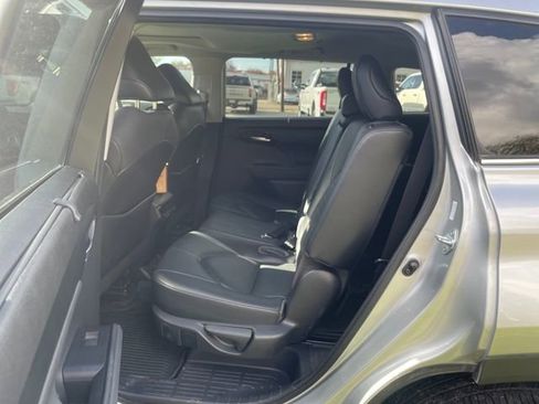 Used 2021 Toyota Highlander XLE FWD image 24