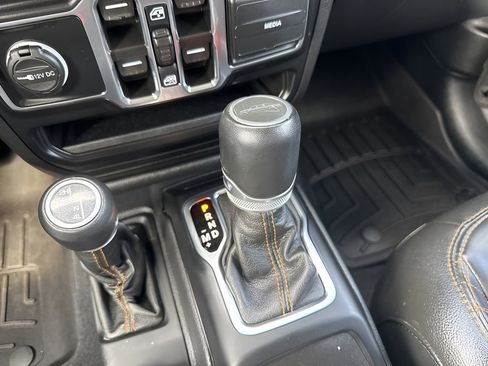 Used 2022 Jeep Gladiator Overland image 15