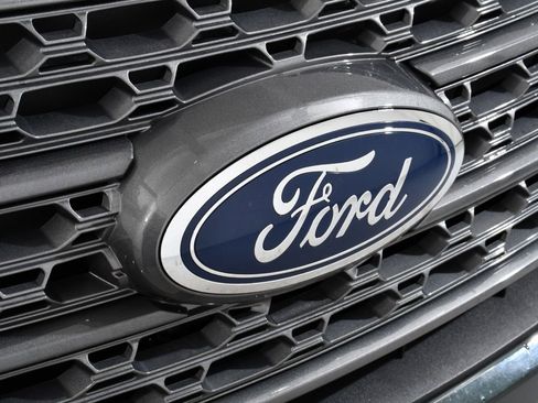 Used 2023 Ford Explorer XLT w/ Equipment Group 202A image 22