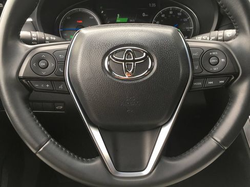 Used 2023 Toyota Venza XLE AWD/4WD image 13