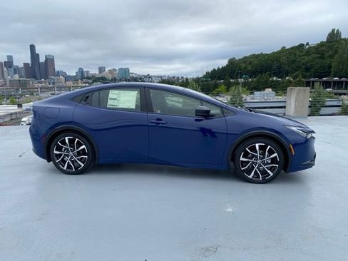 New 2026 Toyota Prius Plug-In Hybrid FWD image 3