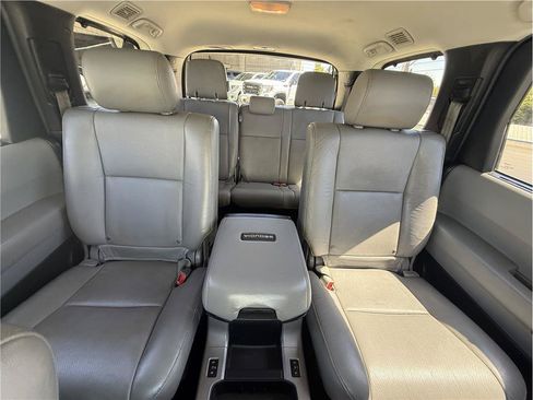 Used 2015 Toyota Sequoia Platinum AWD/4WD image 29