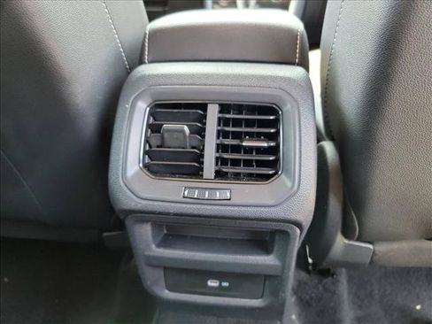 Used 2023 Volkswagen Taos SE AWD/4WD image 17