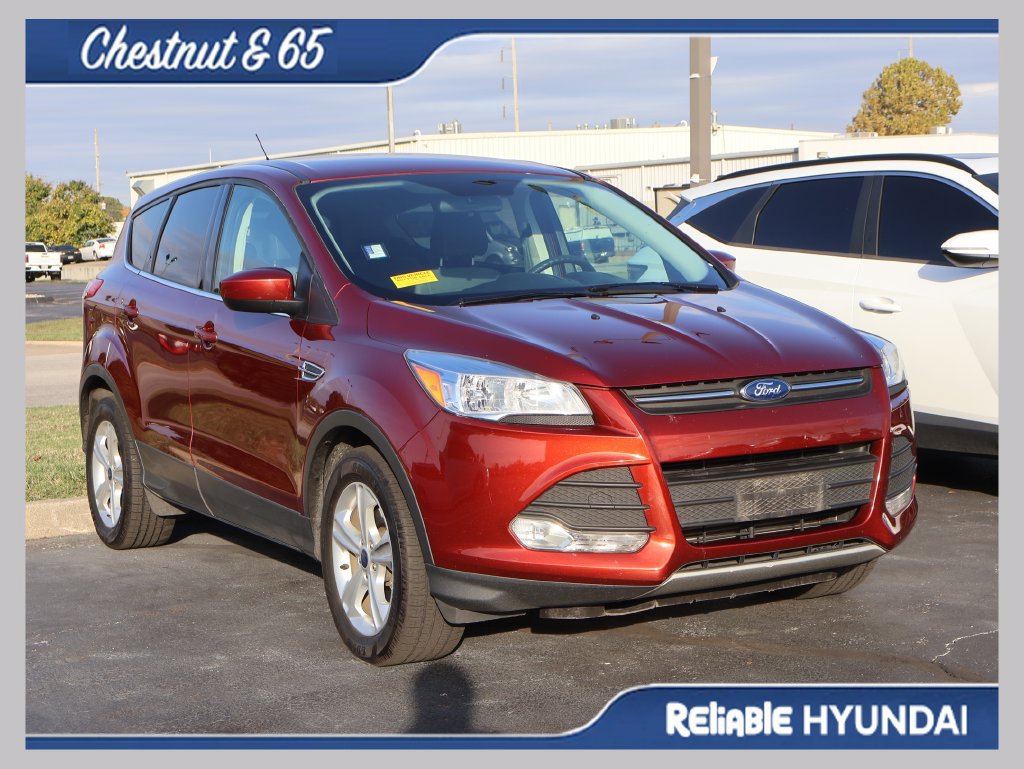 Used 2016 Ford Escape SE w/ SE Cold Weather Package FWD image 1