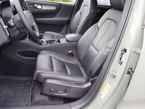 Used 2023 Volvo XC40 B5 Ultimate w/ Protection Package Premier image 12