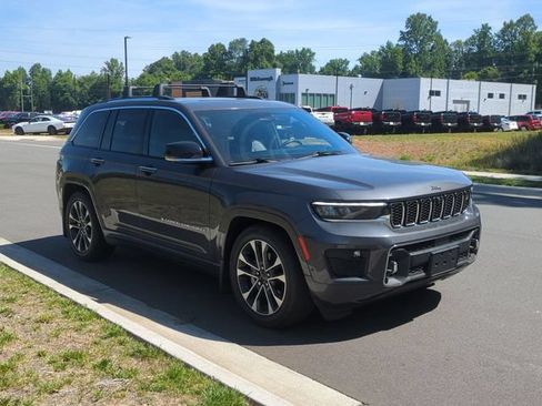 Used 2022 Jeep Grand Cherokee Overland w/ Adv Protech Group III AWD/4WD image 15