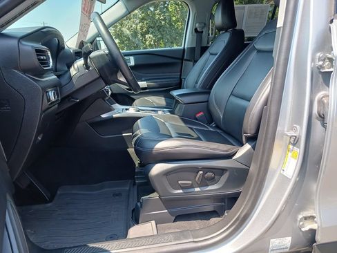 Used 2023 Ford Explorer XLT w/ Equipment Group 202A AWD/4WD image 12