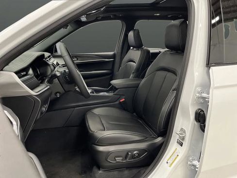 New 2025 Jeep Grand Cherokee L Limited w/ Luxury Tech Group II image 4