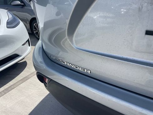 Used 2024 Toyota Highlander LE image 5