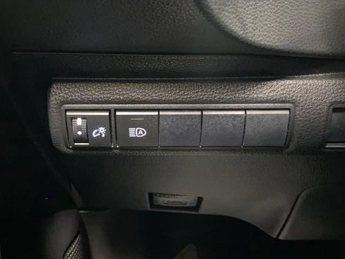 Used 2020 Toyota Corolla LE image 21