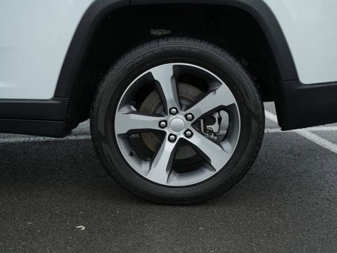 Used 2023 Jeep Grand Cherokee L Limited AWD/4WD image 43
