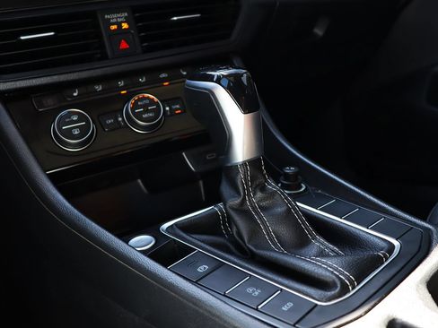 Used 2022 Volkswagen Jetta SE FWD image 49