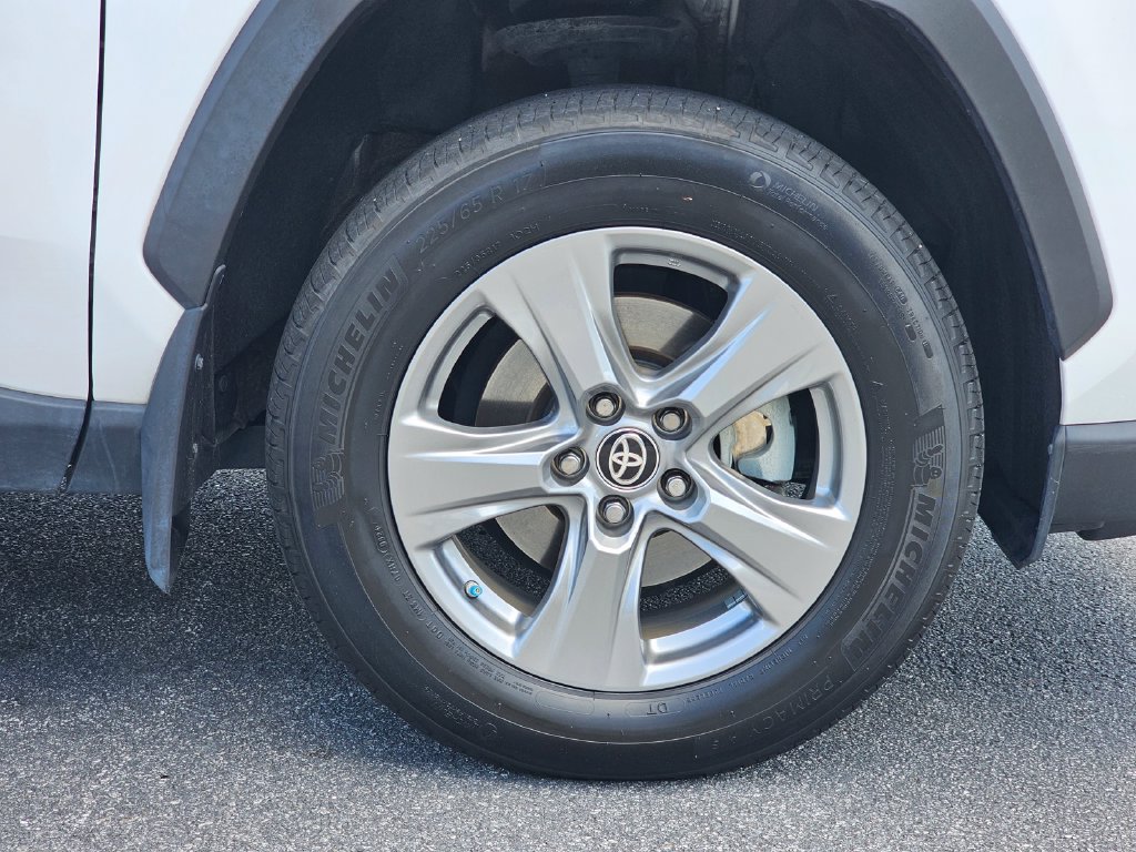 Used 2024 Toyota RAV4 LE AWD/4WD image 13