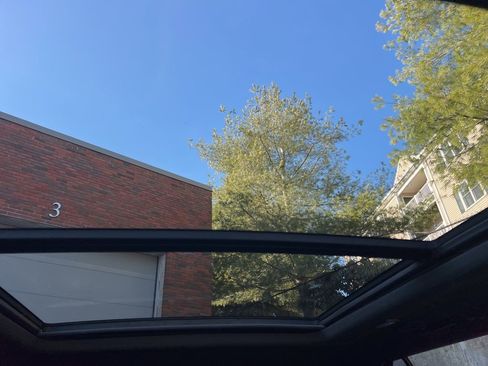 Used 2021 Chevrolet Suburban LT w/ LT Signature Package image 23