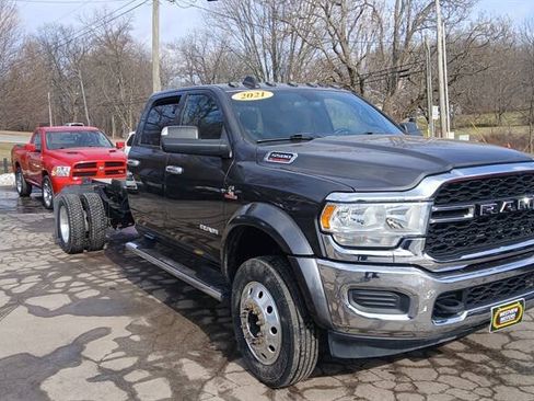 Used 2021 RAM 5500 Tradesman w/ Chrome Appearance Group RWD image 2