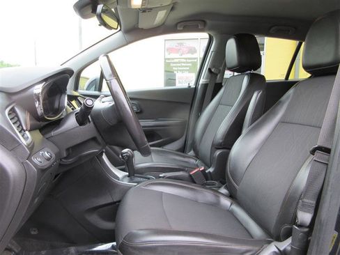 Used 2022 Chevrolet Trax LT w/ Driver Confidence Package AWD/4WD image 17
