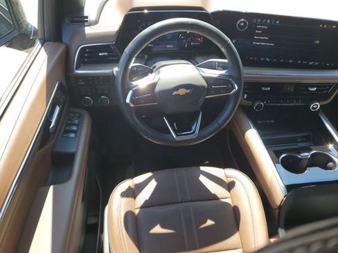 Used 2025 Chevrolet Tahoe High Country AWD/4WD image 9