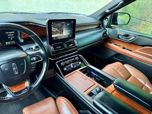 Used 2019 Lincoln Navigator L Reserve AWD/4WD image 16