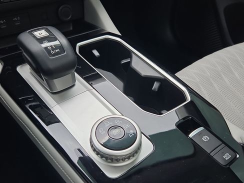 Used 2025 Mitsubishi Outlander SEL image 27