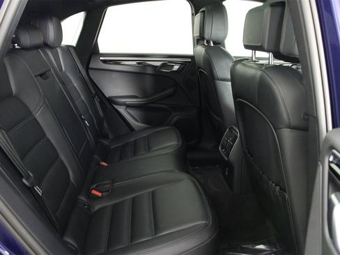 Used 2023 Porsche Macan image 32