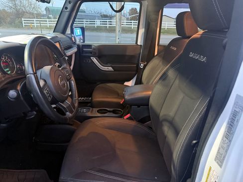 Used 2016 Jeep Wrangler Unlimited Sahara w/ Connectivity Group image 9