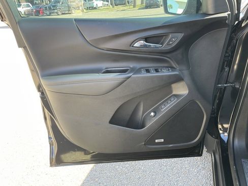 Used 2018 Chevrolet Equinox Premier image 16