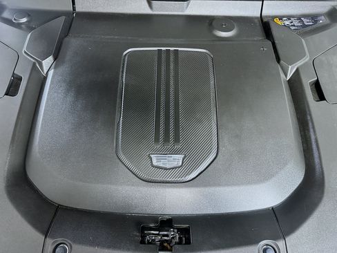 Used 2024 Cadillac Lyriq Tech RWD image 36