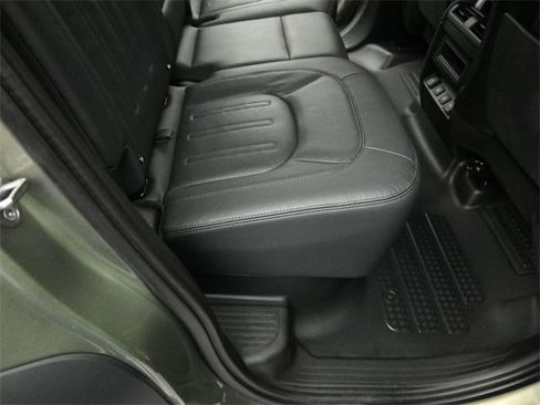 Used 2022 Land Rover Defender 110 SE image 27