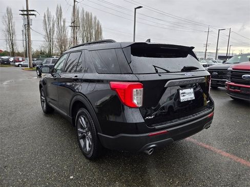 Used 2024 Ford Explorer XLT w/ Equipment Group 202A image 7