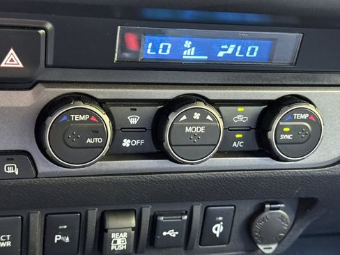 Used 2022 Toyota Tacoma TRD Sport w/ Technology Package AWD/4WD image 27