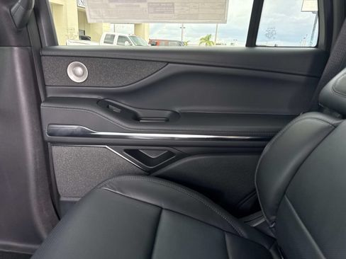 New 2026 Lincoln Navigator Reserve w/ Jet Appearance Package AWD/4WD image 16