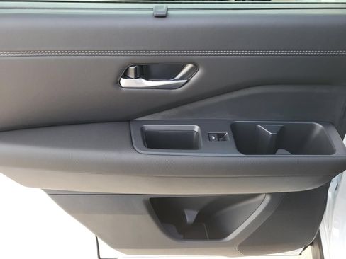 New 2026 Nissan Pathfinder Platinum FWD image 15