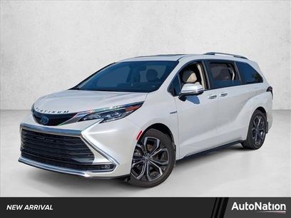 Used 2025 Toyota Sienna Platinum