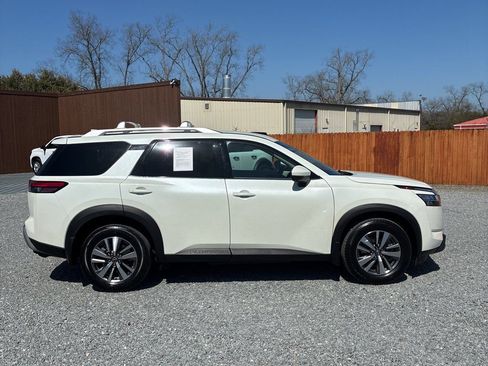 Used 2023 Nissan Pathfinder SL w/ Lighting Package (N92) image 6