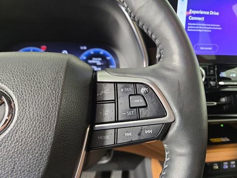 Used 2023 Toyota Highlander Platinum AWD/4WD image 25