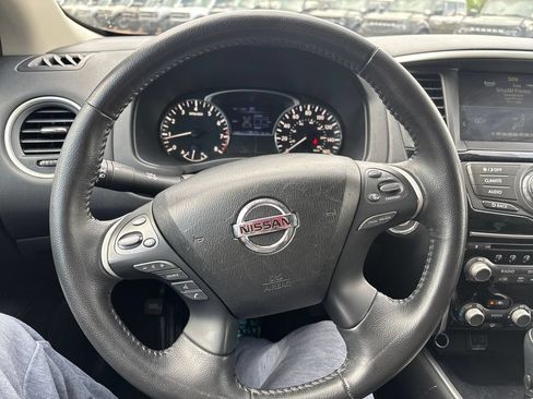 Used 2020 Nissan Pathfinder SV AWD/4WD image 15