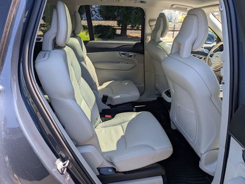 Used 2020 Volvo XC90 T6 Momentum w/ Protection Package Premier AWD/4WD image 17