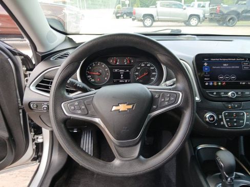 Used 2022 Chevrolet Malibu LT FWD image 18