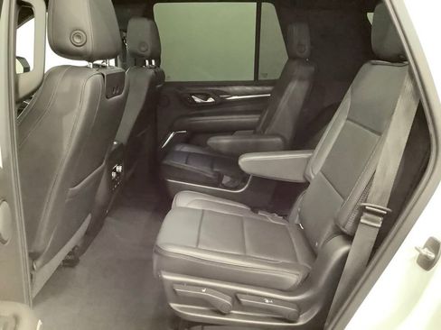 Used 2021 GMC Yukon Denali w/ Denali Premium Package AWD/4WD image 5