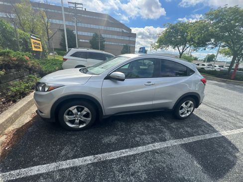 Used 2016 Honda HR-V EX-L image 2