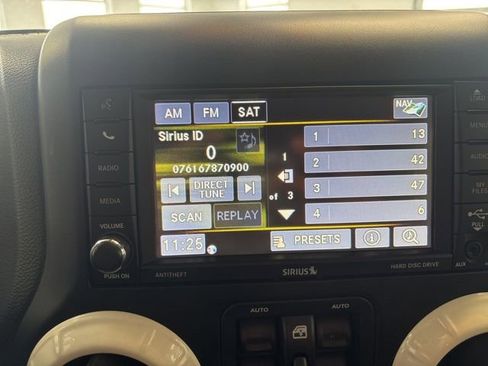 Used 2017 Jeep Wrangler Unlimited Sahara image 35