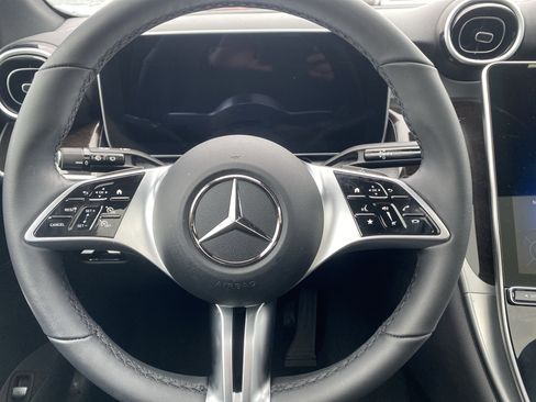 Used 2025 Mercedes-Benz GLC 300 4MATIC image 13