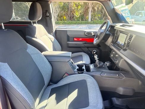 Used 2022 Ford Bronco Base image 28