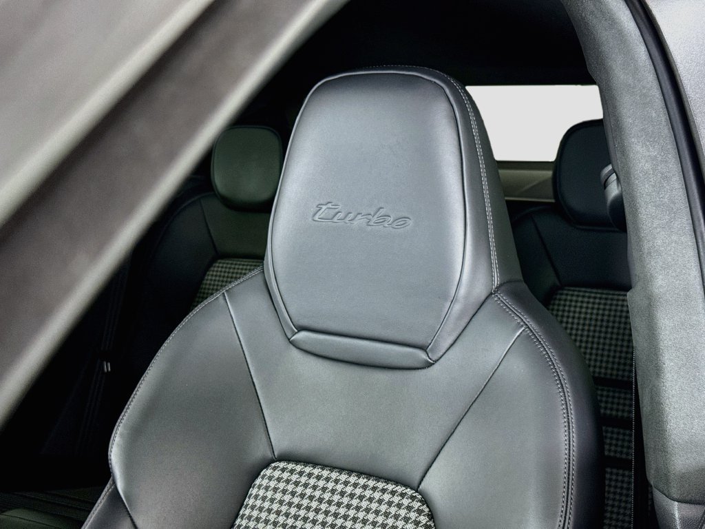 Used 2025 Porsche Cayenne Turbo AWD/4WD image 26