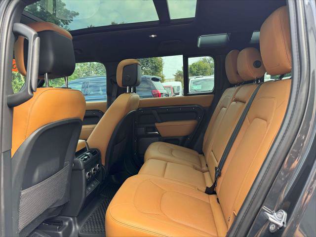 Used 2023 Land Rover Defender 110 V8 AWD/4WD image 13