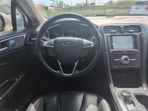 Used 2017 Ford Fusion Titanium AWD/4WD image 14