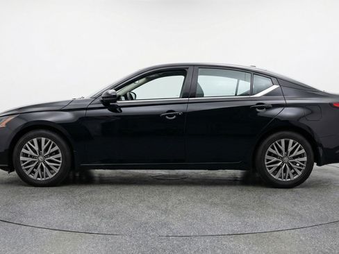 Used 2025 Nissan Altima 2.5 SV image 5